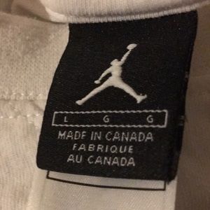 Jordan Shirts - Selling good condition vintage air Jordan L tee Jordan Shirts - Selling good condition vintage air Jordan L tee